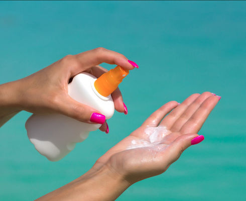 Octocrylene Cas 6197-30-4 Assorbente UVB solubile in olio ha ottime proprietà impermeabili per il prodotto di protezione solare