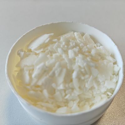 CAS 72175-39-4 PEG-20 Metil glucosio sesquistearato Materiale cosmetico con eccezionale capacità emulsionante