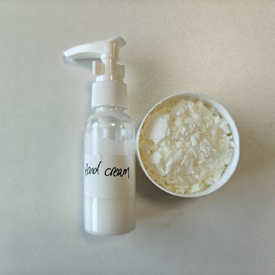 PEG-120 Trioleato di metil glucosio Cas 1338929-66-0 Ingrediente per la cura personale Emulsionante Intensatori nei cosmetici