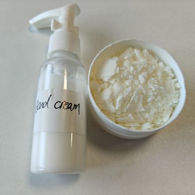 CAS 1338929-66-0 PEG-120 Trioleato di metil glucosio modificatore della reologia Ingredienti cosmetici grezzi per il lavaggio del corpo