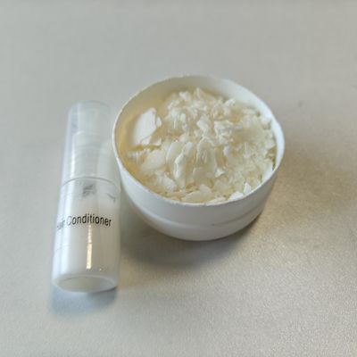 Emulsionante cationico superiore CAS 7651-02-7 Stearamidopropil dimetilamina per condizionatori per la cura dei capelli