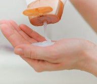 Shampoo a base di metilelioleoilura di sodio tensioattivo anionico essenziale per detersivi
